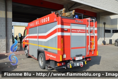 Mitsubishi Canter II Serie
Vigili del Fuoco
Comando Provinciale di Reggio Emilia
Distaccamento Permanente di Guastalla
AutoPompaSerbatoio allestimento BAI
VF 25215

Si ringrazia il Comandante e tutto il 
personale del Comando per la 
disponibilità e la collaborazione
Parole chiave: Mitsubishi Canter_IISerie VF25215