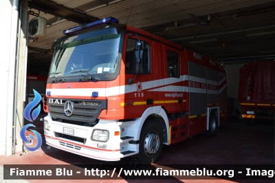 Mercedes-Benz Actros 1841 II serie
Vigili del Fuoco
Comando Provinciale di Forlì-Cesena
AutoPompaSerbatoio allestimento Bai
VF 22269
Parole chiave: Mercedes-Benz Actros_1841_IIserie VF22629