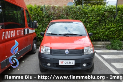 Fiat Nuova Panda 4x4 I serie
Vigili del Fuoco
Comando Provinciale di Siena
VF 24360
Parole chiave: Fiat Nuova_Panda_4x4_Iserie VF24344