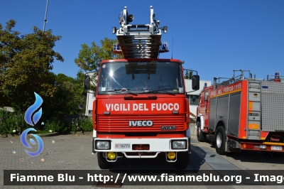 Iveco 190-26
Vigili del Fuoco
Comando Provinciale di Forlì Cesena
AutoScala da 30 metri allestimento Iveco-Magirus ricondizionata Fortini
VF 16770
Parole chiave: Iveco 190-26 VF16770