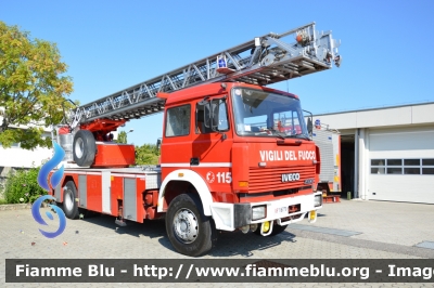 Iveco 190-26
Vigili del Fuoco
Comando Provinciale di Forlì Cesena
AutoScala da 30 metri allestimento Iveco-Magirus ricondizionata Fortini
VF 16770
Parole chiave: Iveco 190-26 VF16770