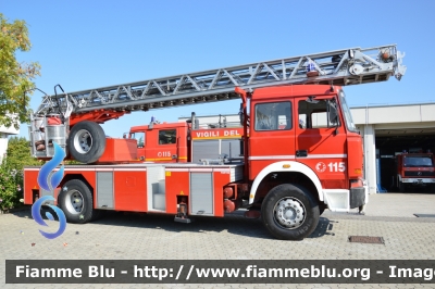 Iveco 190-26
Vigili del Fuoco
Comando Provinciale di Forlì Cesena
AutoScala da 30 metri allestimento Iveco-Magirus ricondizionata Fortini
VF 16770
Parole chiave: Iveco 190-26 VF16770