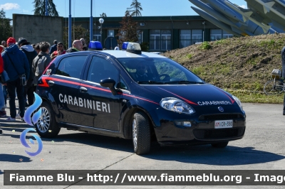 Fiat Punto VI serie
Carabinieri
Polizia Militare presso Aeronautica Militare Italiana
15° Stormo di Cervi
AM CR 390
Parole chiave: Fiat Punto_VIserie AMCR390