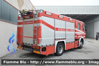 Mercedes-Benz Actros 1841 II serie
Vigili del Fuoco
Comando Provinciale di Roma
AutoPompaSerbatoio allestimento Bai
VF 23311
Parole chiave: Mercedes-Benz Actros_1841_IIserie VF22591 Reas_2013