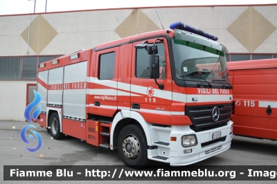 Mercedes-Benz Actros 1841 II serie
Vigili del Fuoco
Comando Provinciale di Roma
AutoPompaSerbatoio allestimento Bai
VF 23311
Parole chiave: Mercedes-Benz Actros_1841_IIserie VF22591 Reas_2013