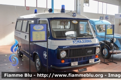 Fiat 238
Croce Bianca Milano
Autoparco Storico
Parole chiave: Fiat 238 AMbulanza Reas_2017