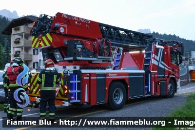 Scania P320
Vigili del Fuoco
Unione Distrettuale di Fassa
Assegnata al corpo di Pozza di Fassa (TN)
Allestimento Rosenbauer
VF 4W5 TN
Parole chiave: Scania P320 VF4W5TN