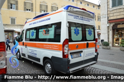 Fiat Ducato X250
Pubblica Assistenza Città di Portomaggiore (FE)
Allestimento Aricar
PM-6
Mezzo in convenzione con 118 Ferrara Soccorso
Parole chiave: Fiat Ducato_X250 Ambulanza