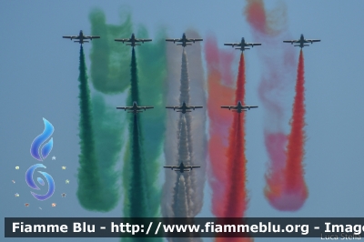 Aermacchi MB339PAN
Aeronautica Militare Italiana
313° Gruppo Addestramento Acrobatico
Stagione esibizioni 2022
Air Show Comacchio FE
Parole chiave: Aermacchi MB339PAN Comacchio_Air_Show_2022