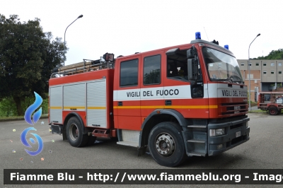 Iveco EuroTech 190E27
Vigili del Fuoco
Comando Provinciale di Siena
Distaccamento Permanente di Poggibonsi
AutoPompaSerbatoio allestimento Iveco-Magirus
VF 18154
Parole chiave: Iveco EuroTech_190E27 VF18154