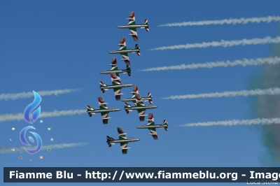 Aermacchi MB339PAN
Aeronautica Militare Italiana
313° Gruppo Addestramento Acrobatico
Stagione esibizioni 2022
Air Show Comacchio FE
Parole chiave: Aermacchi MB339PAN Comacchio_Air_Show_2022