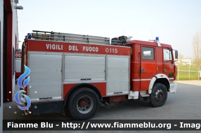 Iveco 190-26
Vigili del Fuoco
Comndo Provinciale di Ferrara
Distaccamento Volontario di Copparo
AutoPompaSerbatoio allestimento Baribbi
VF 15784
Parole chiave: Iveco 190-26 VF15784