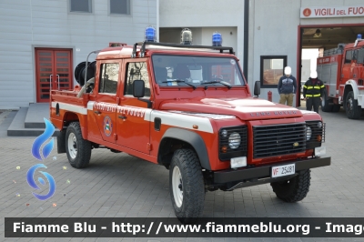 Land Rover Defender 130
Vigili del Fuoco
Comndo Provinciale di Ferrara
Distaccamento Volontario di Copparo
VF 25481
Parole chiave: Land-Rover Defender_130 VF25481