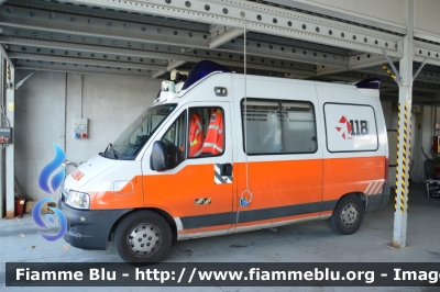 Fiat Ducato III serie
118 Ferrara Soccorso
Azienda Ospedaliera Universitaria di Ferrara
Ambulanza "FE3184"
Postazione 118 di Ferrara via Verga
Comando Provinciale Vigili del Fuoco
Radio: ECHO-2
Allestimento Aricar
Parole chiave: Fiat Ducato_IIIserie Ambulanza