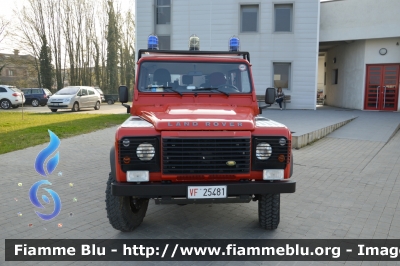 Land Rover Defender 130
Vigili del Fuoco
Comndo Provinciale di Ferrara
Distaccamento Volontario di Copparo
VF 25481
Parole chiave: Land-Rover Defender_130 VF25481