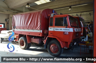 Iveco 90PC
Vigili del Fuoco
Comando Provinciale di Ferrara
Distaccamento Volontario di Copparo
Carro Pompieropoli
VF 13317
Parole chiave: Iveco 90PC VF13317