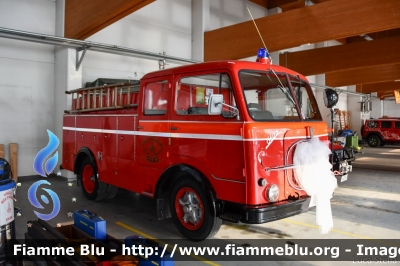 Fiat 650N
Vigili del Fuoco
Unione Distrettuale di Cles
Corpo Volontario di Cles (TN)
Automezzo storico anno 1963
VF G65 TN
Parole chiave: Fiat 650N VFG65TN