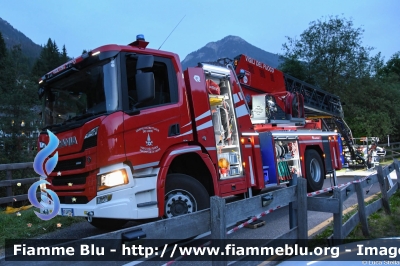 Scania P320
Vigili del Fuoco
Unione Distrettuale di Fassa
Assegnata al corpo di Pozza di Fassa (TN)
Allestimento Rosenbauer
VF 4W5 TN
Parole chiave: Scania P320 VF4W5TN