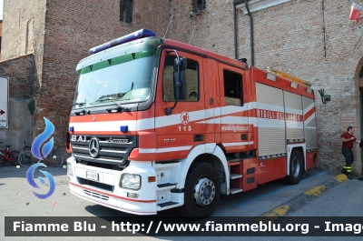 Mercedes-Benz Actros 1841 II serie
Vigili del Fuoco
Comando Provinciale di Mantova
AutoPompaSerbatoio allestimento Bai
VF 22619
Parole chiave: Mercedes-Benz Actros_1841_IIserie VF22619