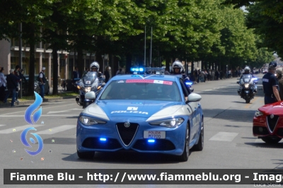 Alfa Romeo Nuova Giulia Q4
Polizia di Stato
Polizia Stradale
POLIZIA M2700
In scorta al Giro d'Italia 2018
Parole chiave: Alfa-Romeo Nuova_Giulia_Q4 POLIZIAM2700 Giro_d_Italia_2018