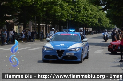 Alfa Romeo Nuova Giulia Q4
Polizia di Stato
Polizia Stradale
POLIZIA M2700
In scorta al Giro d'Italia 2018
Parole chiave: Alfa-Romeo Nuova_Giulia_Q4 POLIZIAM2700 Giro_d_Italia_2018