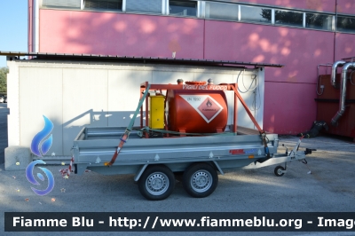 Carrello Rifornimento Carburante
Vigili del Fuoco
Comando Provinciale di Ravenna
Carrello per il rifornimento di carburante
VF R 3380
Parole chiave: Carrello_Rifornimento_Carburante VFR3380