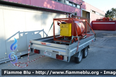 Carrello Rifornimento Carburante
Vigili del Fuoco
Comando Provinciale di Ravenna
Carrello per il rifornimento di carburante
VF R 3380
Parole chiave: Carrello_Rifornimento_Carburante VFR3380