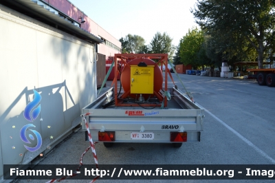 Carrello Rifornimento Carburante
Vigili del Fuoco
Comando Provinciale di Ravenna
Carrello per il rifornimento di carburante
VF R 3380
Parole chiave: Carrello_Rifornimento_Carburante VFR3380