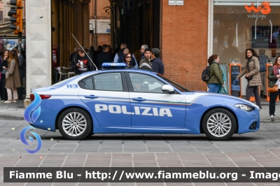 Alfa-Romeo Nuova Giulia
Polizia di Stato
Squadra Volante
Allestimento FCA
POLIZIA M7595
Festa della Polizia 2023
Parole chiave: Alfa-Romeo Nuova_Giulia POLIZIAM7595 Festa_della_Polizia_2023