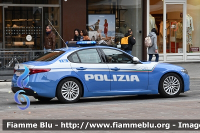 Alfa-Romeo Nuova Giulia
Polizia di Stato
Squadra Volante
Allestimento FCA
POLIZIA M7595
Festa della Polizia 2023
Parole chiave: Alfa-Romeo Nuova_Giulia POLIZIAM7595 Festa_della_Polizia_2023