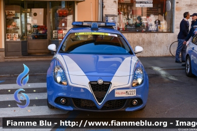 Alfa Romeo Nuova Giulietta restyle
Polizia di Stato
Polizia Stradale
Allestimento NCT
In scorta al
Giro della Romagna
Auto 2
POLIZIA M4227
Parole chiave: Alfa-Romeo Nuova_Giulietta_restyle POLIZIAM4227