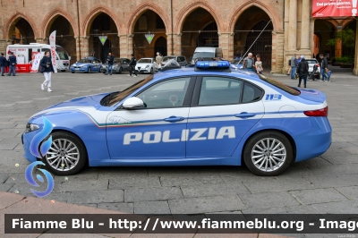 Alfa-Romeo Nuova Giulia
Polizia di Stato
Squadra Volante
Allestimento FCA
POLIZIA M7595
Festa della Polizia 2023
Parole chiave: Alfa-Romeo Nuova_Giulia POLIZIAM7595 Festa_della_Polizia_2023