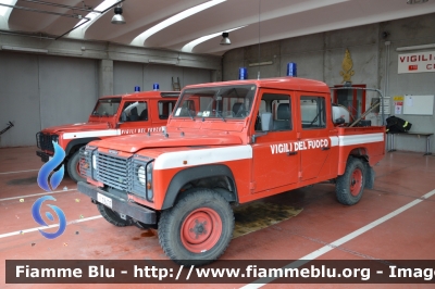 Land Rover Defender 130
Vigili del Fuoco
Comando Provinciale di Livorno
Distaccamento Permanente di Cecina
VF 18402
Parole chiave: Land-Rover Defender_130 VF18402