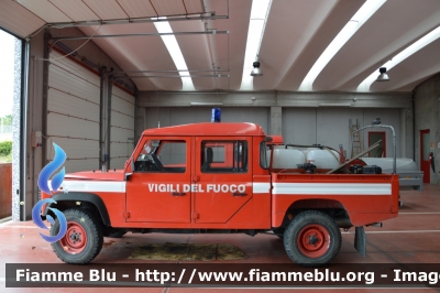 Land Rover Defender 130
Vigili del Fuoco
Comando Provinciale di Livorno
Distaccamento Permanente di Cecina
VF 18402
Parole chiave: Land-Rover Defender_130 VF18402