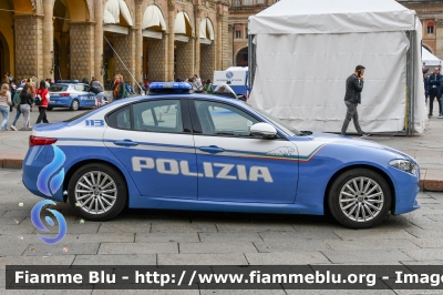 Alfa-Romeo Nuova Giulia
Polizia di Stato
Squadra Volante
Allestimento FCA
POLIZIA M7595
Festa della Polizia 2023
Parole chiave: Alfa-Romeo Nuova_Giulia POLIZIAM7595 Festa_della_Polizia_2023