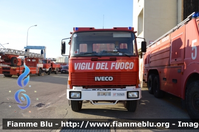 Iveco 330-26
Vigili del Fuoco
Comando Provinciale di Bologna
VF 16949
Parole chiave: Iveco 330-26 VF16949 Santa_Barbara_VVF_2013