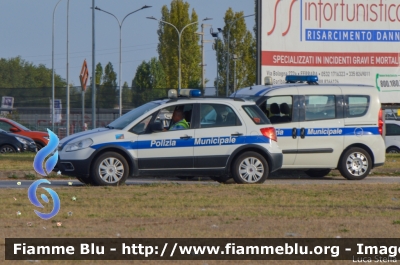 Fiat Sedici
Polizia Municipale Unione dei Comuni
di Ro, Copparo, Berra, Formignana, Tresigallo
Allestimento Focaccia
POLIZIA LOCALE YA 543 AE
Parole chiave: Fiat Sedici