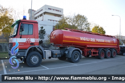 Mercedes-Benz Actros 2044 4x4 II serie
Vigili del Fuoco
Comando Provinciale di Bologna
Distaccamento Areoportuale
Trattore con semirimorchio Sacim
VF 22009
VF R 2745
Parole chiave: Mercedes-Benz Actros_2044_4x4_IIserie VF22009 VFR2745 Santa_Barbara_VVF_2013