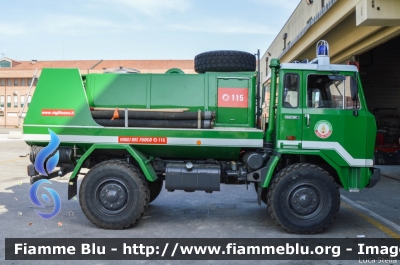 Iveco OM 75P
Vigili del Fuoco
Comando Provinciale di Ferrara
Allestimento Baribbi
Ex Corpo Forestale dello Stato
VF 28160
Parole chiave: Iveco OM 75P VF28160