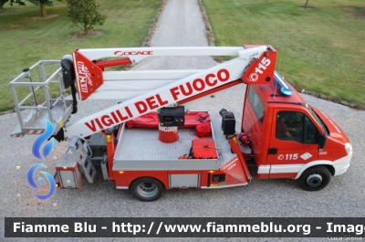 Iveco Daily 70C17 V serie
Vigili del Fuoco
Comando Provinciale di Ferrara
Distaccamento Volontario di Bondeno
Piattaforma aerea da 24 m allestimento Iveco-Magirus - Socage
VF 26947
Parole chiave: Iveco Daily_70C17_Vserie VF26947