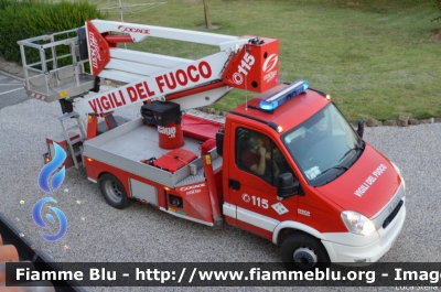 Iveco Daily 70C17 V serie
Vigili del Fuoco
Comando Provinciale di Ferrara
Distaccamento Volontario di Bondeno
Piattaforma aerea da 24 m allestimento Iveco-Magirus - Socage
VF 26947
Parole chiave: Iveco Daily_70C17_Vserie VF26947