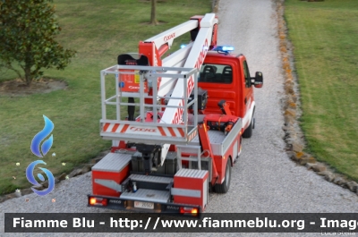 Iveco Daily 70C17 V serie
Vigili del Fuoco
Comando Provinciale di Ferrara
Distaccamento Volontario di Bondeno
Piattaforma aerea da 24 m allestimento Iveco-Magirus - Socage
VF 26947
Parole chiave: Iveco Daily_70C17_Vserie VF26947