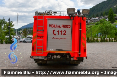 Mercedes-Benz 1222
Vigili del Fuoco
Unione Distrettuale di Fassa
Corpo di Pozza di Fassa (TN)
Allestimento Ziegler
VF C21 TN
Parole chiave: Mercedes-Benz 1222 VFC21TN