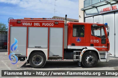 Iveco EuroCargo SuperCity 120E24 II serie
Vigili del Fuoco
Comndo Provinciale di Ferrara
Distaccamento Volontario di Bondeno
AutoPompaSerbatoio allestimento Iveco-Magirus
VF 24530
Parole chiave: Iveco EuroCargo_SuperCity_120E24_IIserie VF24530