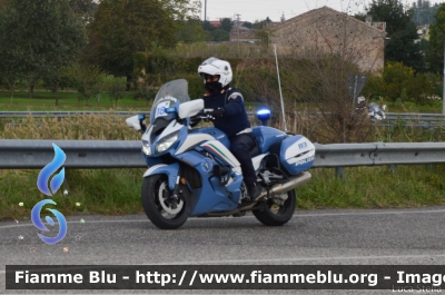 Yamaha FJR 1300 II serie
Polizia di Stato
Polizia Stradale
Allestimento Elevox
in scorta al Giro d'Italia 2020
Parole chiave: Yamaha FJR_1300_IIserie Giro_D_Italia_2020