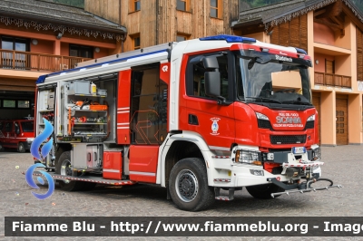 Scania P450
Vigili del Fuoco
Unione Distrettuale di Fassa
Corpo di Pozza di Fassa (TN)
Allestimento Rosenbauer
VF 1M0 TN
Parole chiave: Scania P450 VF1M0TN