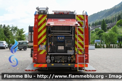 Scania P450
Vigili del Fuoco
Unione Distrettuale di Fassa
Corpo di Pozza di Fassa (TN)
Allestimento Rosenbauer
VF 1M0 TN
Parole chiave: Scania P450 VF1M0TN