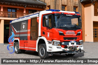 Scania P450
Vigili del Fuoco
Unione Distrettuale di Fassa
Corpo di Pozza di Fassa (TN)
Allestimento Rosenbauer
VF 1M0 TN
Parole chiave: Scania P450 VF1M0TN