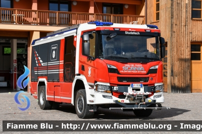 Scania P450
Vigili del Fuoco
Unione Distrettuale di Fassa
Corpo di Pozza di Fassa (TN)
Allestimento Rosenbauer
VF 1M0 TN
Parole chiave: Scania P450 VF1M0TN