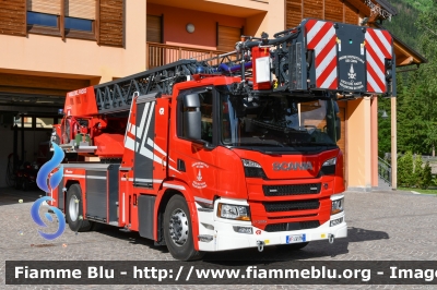  Scania P320
Vigili del Fuoco
Unione Distrettuale di Fassa 
Assegnata al corpo di Pozza di Fassa (TN)
Allestimento Rosenbauer
VF 4W5 TN
Parole chiave:  Scania P320 VF4W5TN 